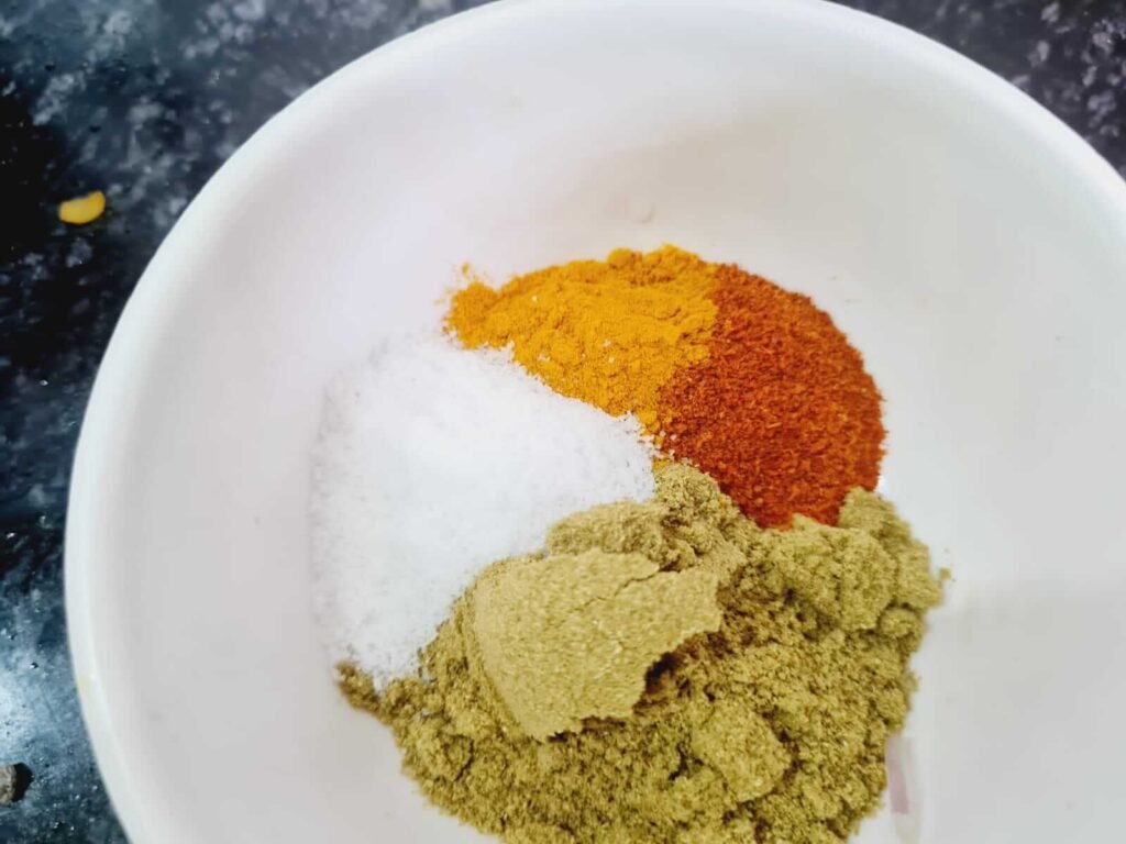 लाजवाब चटपटी मसालेदार तुरई की सब्जी बनाये इस नये और आसान तरीके से | Turai Ki Sabji Recipe In Hindi
